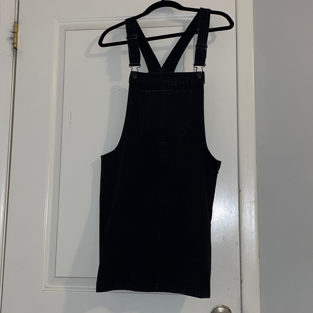 Forever 21 black overall dress